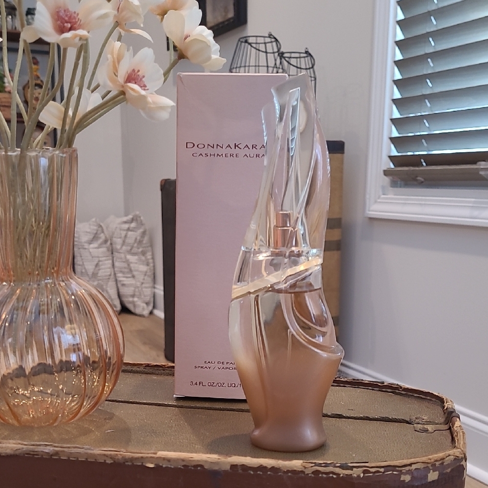 Donna Karan Cashmere Aura Vase - Elegant Gold and Cream